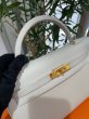 画像4: 【極美品】HERMES エルメス ケリー32 外縫い ヴォーグレネ ホワイト ゴールド金具 Y刻印〇 ヴィンテージ 中古 ハンドバッグ ショルダーバッグ 2WAYバッグ レディース 女性用 ブランド 本革 レザー カーフ 白 希少 レア プレゼント ギフト バック (4)