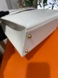 画像5: 【極美品】HERMES エルメス ケリー32 外縫い ヴォーグレネ ホワイト ゴールド金具 Y刻印〇 ヴィンテージ 中古 ハンドバッグ ショルダーバッグ 2WAYバッグ レディース 女性用 ブランド 本革 レザー カーフ 白 希少 レア プレゼント ギフト バック (5)