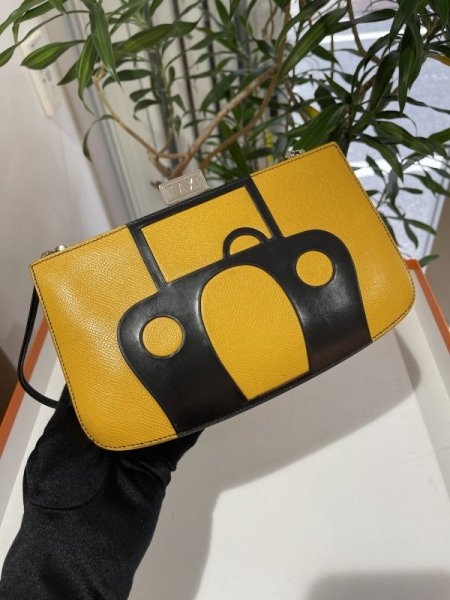 画像1: 【美品】HERMES エルメスサック ア マリース TAXI タクシー クシュベル イエロー×ブラック シルバー金具 S刻印〇 ソルド品 ヴィンテージ 中古 ショルダーバッグ ポシェット レディース 女性用 ブランド エプソン 本革 レザー 黄色 黒 希少 レア プレゼント バック (1)