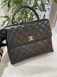 画像2: 【極美品】CHANEL シャネル A12397 マトラッセ ハンドバッグ キャビアスキン ブラック ゴールド金具 ケリー型 ヴィンテージ 中古 トートバッグ パーティバッグ レディース 女性用 ブランド 本革 レザー 黒 カーフ 希少 レア プレゼント ギフト バック ビンテージ (2)