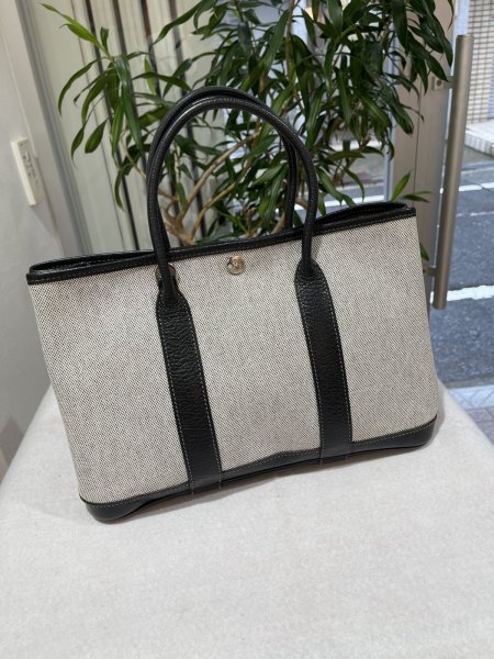 画像1: 【美品】HERMES エルメス ガーデンパーティ 30 TPM トワルアッシュ×ブッフル グレー シルバー金具 H刻印□ 中古 ハンドバッグ トートバッグ レディース 女性用 本革 レザー カーフ ブラック ブランド 黒 希少 レア プレゼント ギフト バック (1)