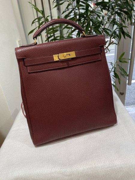 画像1: 【美品】HERMES エルメス ケリーアド GM フィヨルド ルージュアッシュ ゴールド金具 E刻印□ ヴィンテージ 中古 リュックサック バックパック デイパック ショルダーバッグ ハンドバッグ レディース 女性用 ブランド レッド 赤 レザー レア プレゼント ギフト バック (1)